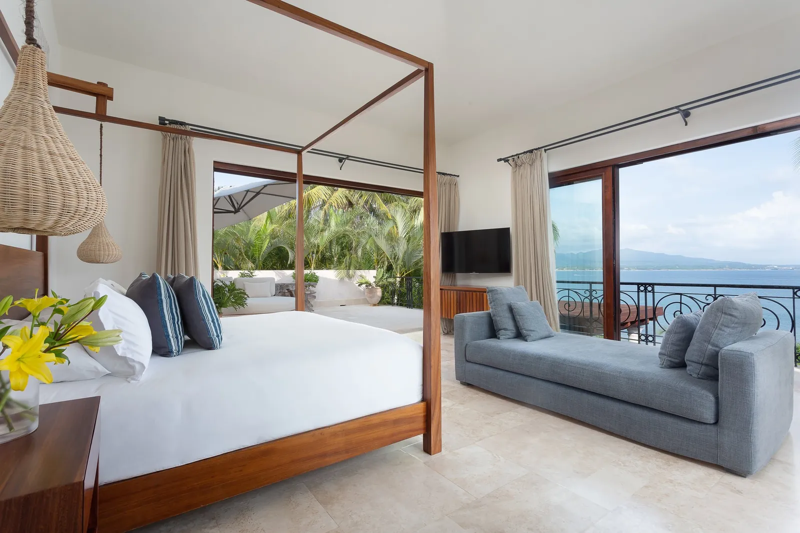 Ocean View Suite 4: the four-poster king bed with a sea view