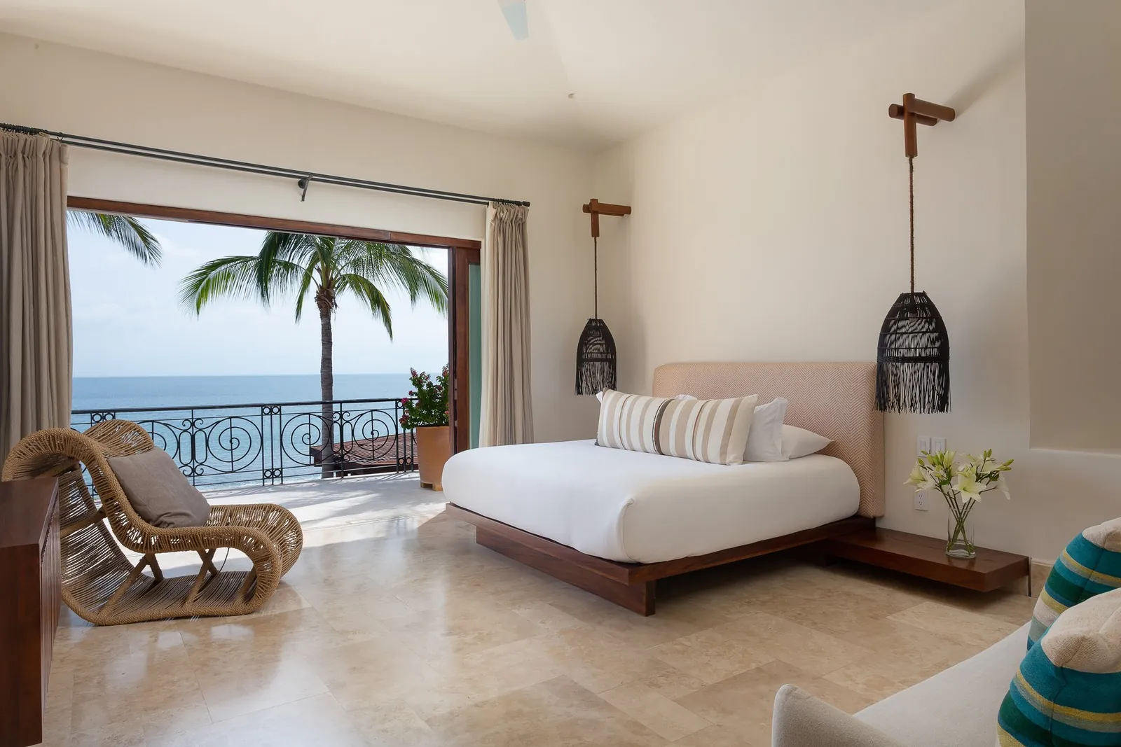 Ocean View Suite 5: the king bed and the balcony over the sea