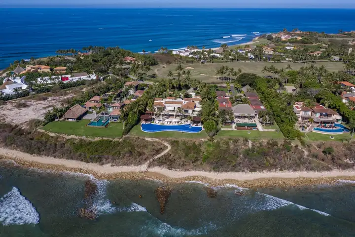 Casa La Vida above the reef and the shoreline on the point