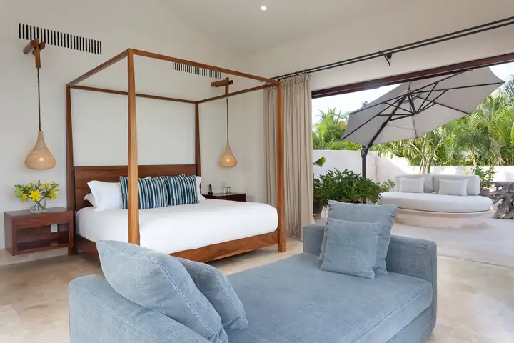 Ocean View Suite 4: the sofa and the private terrace