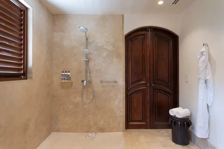 Ocean View Suite 5: the walk-in shower