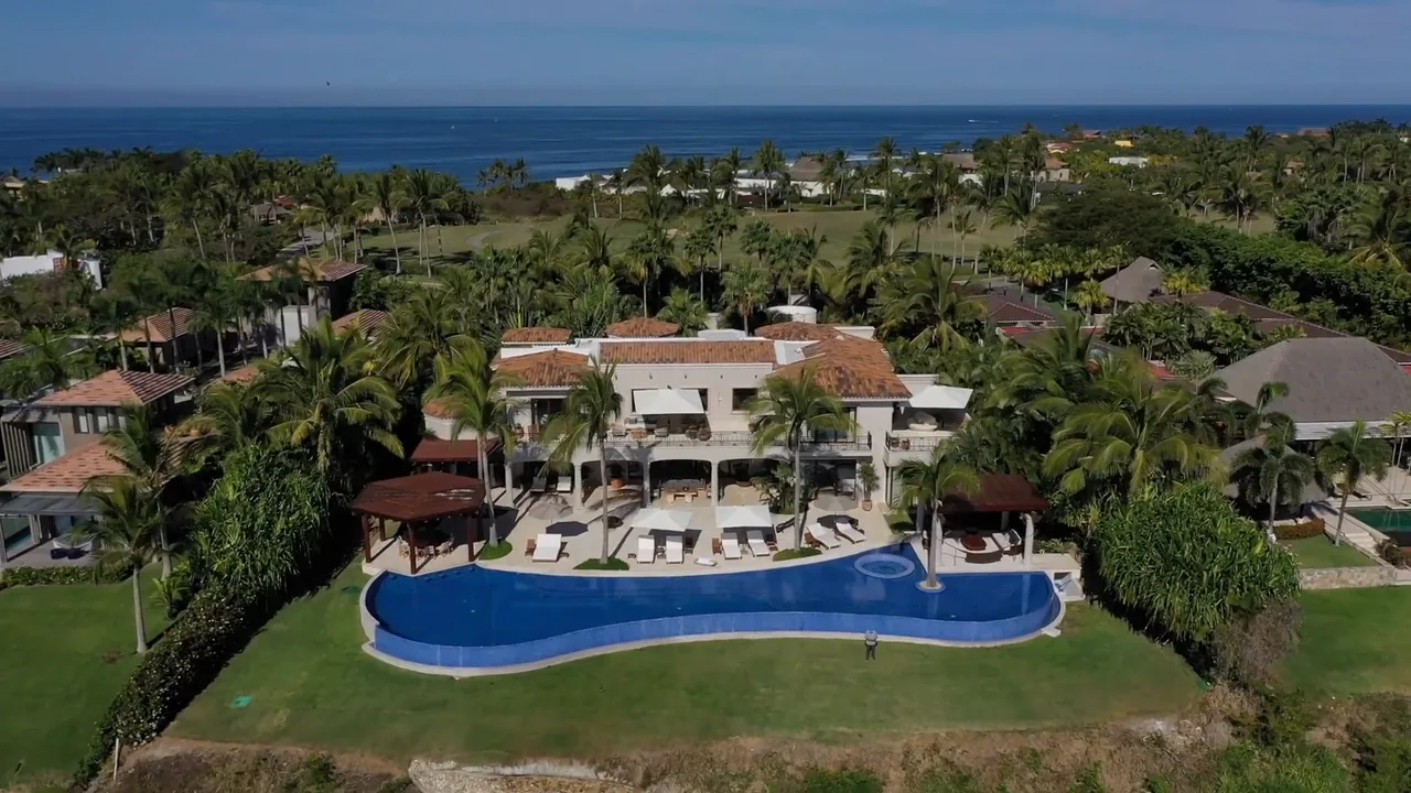 Casa La Vida &mdash; play the film